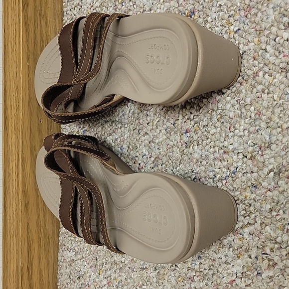 Crocs Brown Leigh Ann Women's Wedge Sandals Sz 10 Leather - Picture 3 of 6